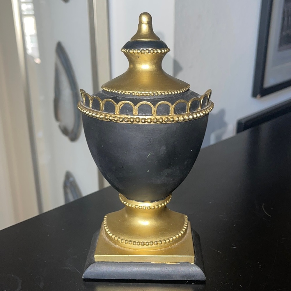 Melannco 1/2 vase sculpture decor piece
